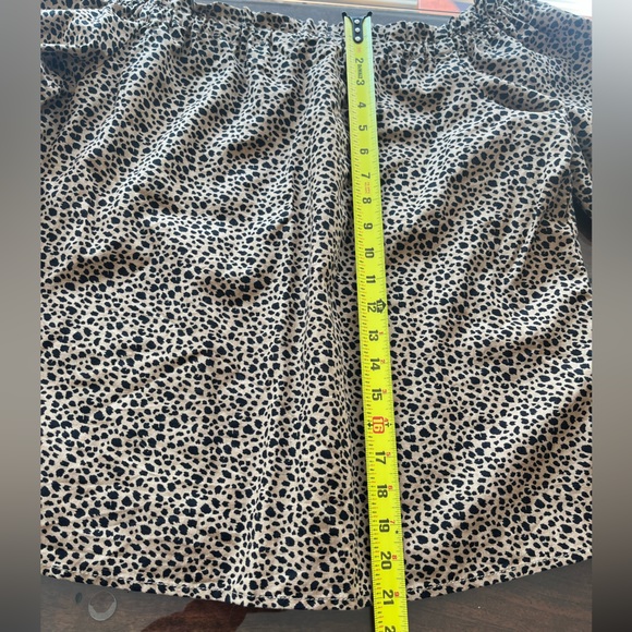 NWOT Animal Print off the shoulder Linen Blouse! - Picture 5 of 7